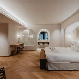 4* Hotel Petit Luxe